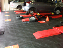 【汽车维修车间地砖】耐油、耐压、防砸、防滑地面装修方法