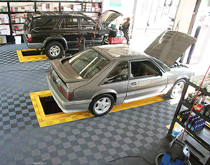 汽车维修车间地板地面材料，灰色风格效果