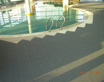 游泳池防滑地垫使用介绍