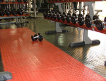 健身房地板材料 锁扣式 快速铺装 红色+黑色 健身房塑胶地板片材