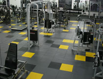 健身房塑胶地板 健身房用什么地板好：简易拼接式健身房地板材料 一站式解决